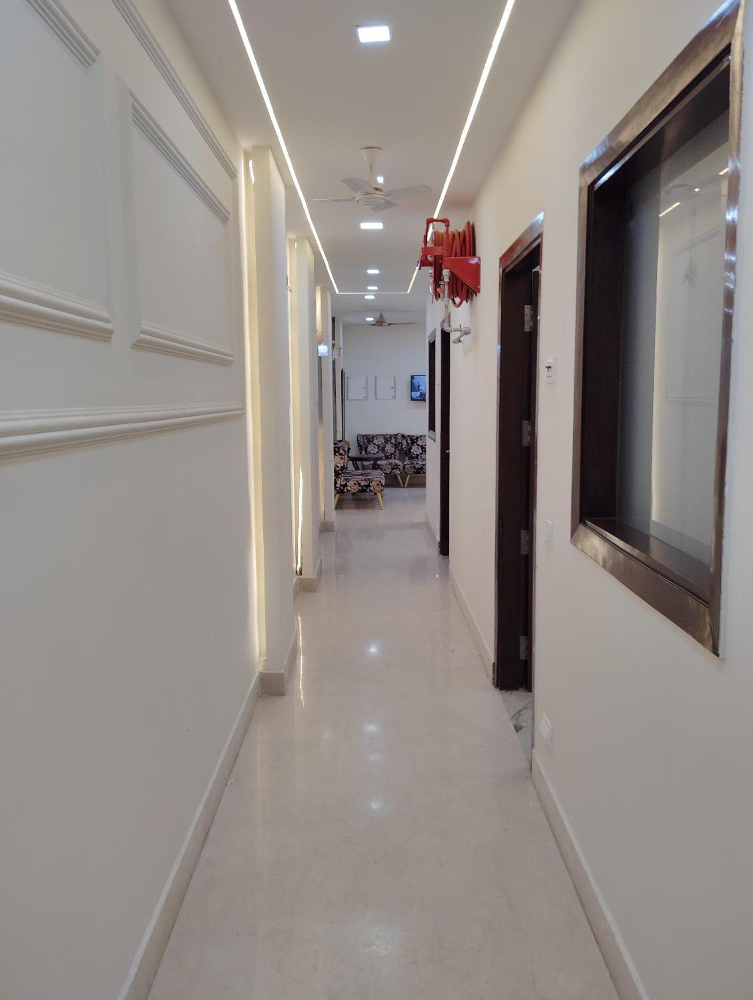Hotel Shri 3*